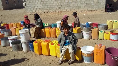 Children wait in long lines for water. Credit: Daw Mohammed/CARE