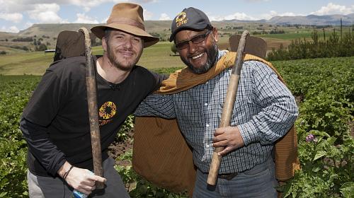 Le chef de CARE et ancien concurrent de Bravo Top Chef, Spike Mendelsohn, s'est rendu au Pérou en janvier pour en savoir plus sur les programmes agricoles de CARE.