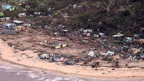Dommages causés par le cyclone Winston aux Fidji