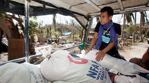 Volunteers help CARE and our partners transport food that arrived in Leyte, Philippines, to communities in need.