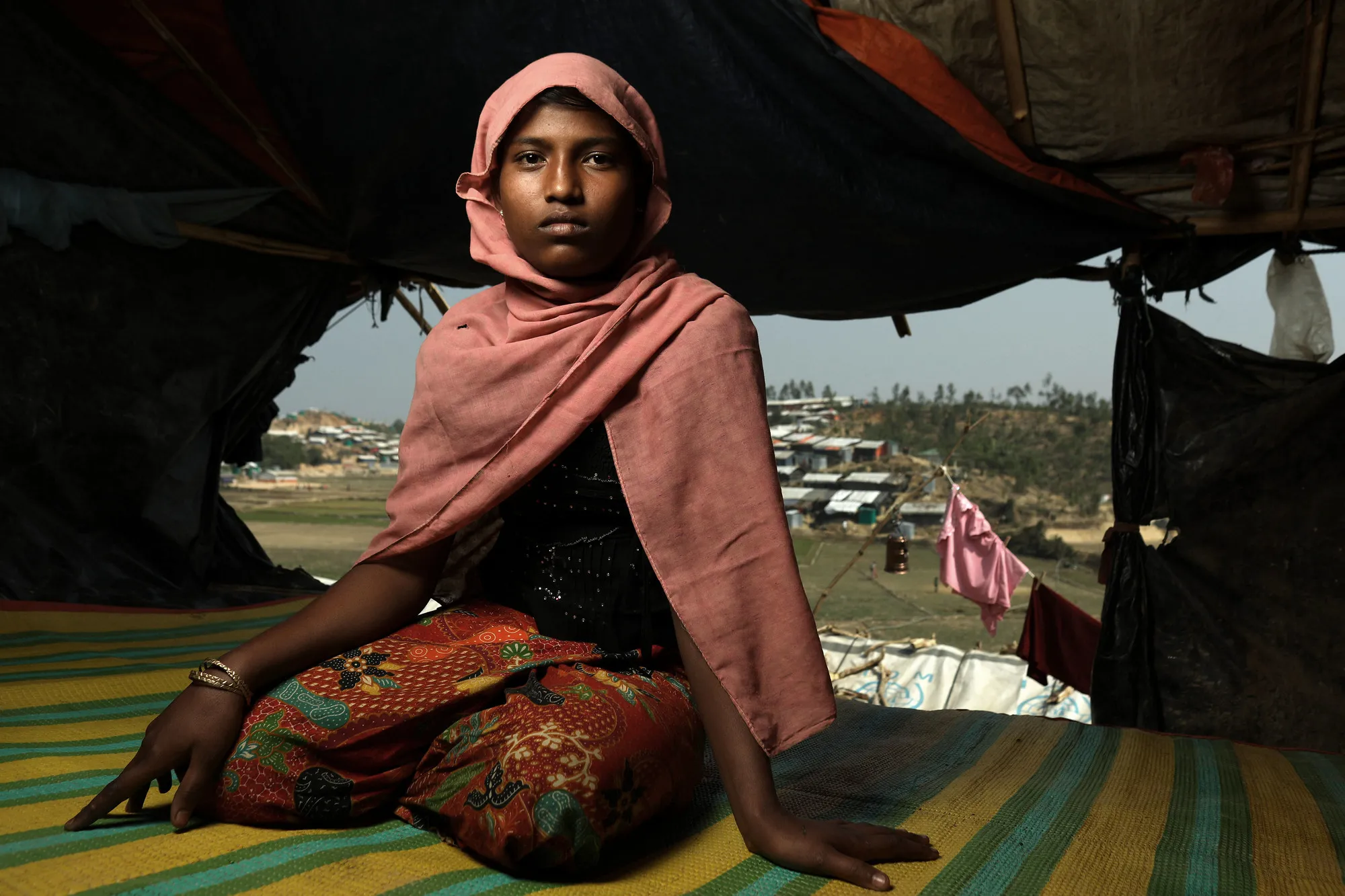 Une jeune fille vivant dans un camp de réfugiés bangladais. Photo: Josh Estey / CARE