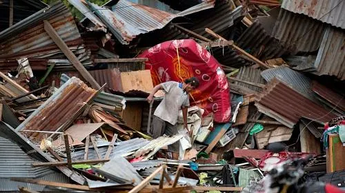 Tsunami de terremoto na Indonésia
