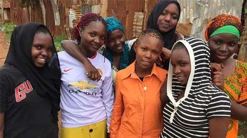 Miembros del grupo de ahorro Mashujaa en el barrio pobre de Kibera en Nairobi. Foto c
