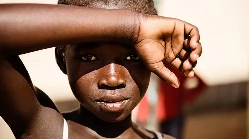 Un refugiado de Sudán del Sur en el campo de refugiados de Imvepi en Uganda. Uganda es el país de acogida de refugiados más grande de África. Foto: Jakob Dall / CARE