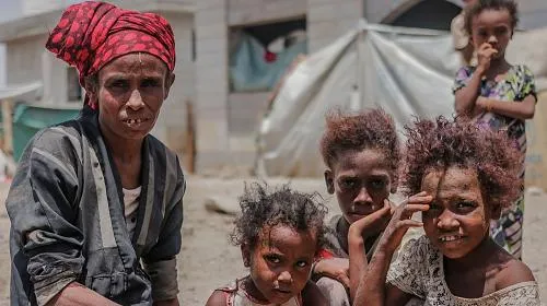 A camp for internally displaced people in Aden. Photo: Ammar Bamtraf/CARE