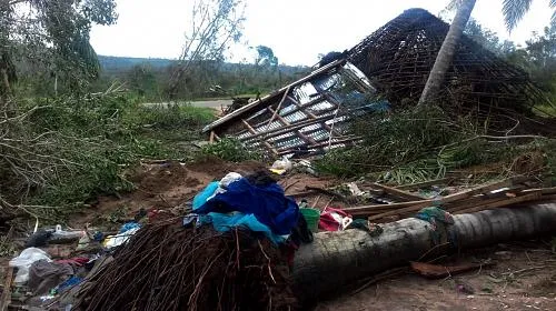 As chuvas prolongadas causadas pelo ciclone Kenneth levaram à destruição das instalações de saneamento, bem como à contaminação da maioria das fontes de água potável na província de Cabo Delgada, no norte de Moçambique. Crédito: CARE