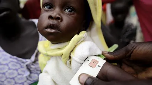 Dans le village reculé de Riak au Soudan du Sud, CARE organise des activités de sensibilisation sur la nutrition et la vaccination pour aider les habitants et les personnes déplacées. Josh Estey / SOINS