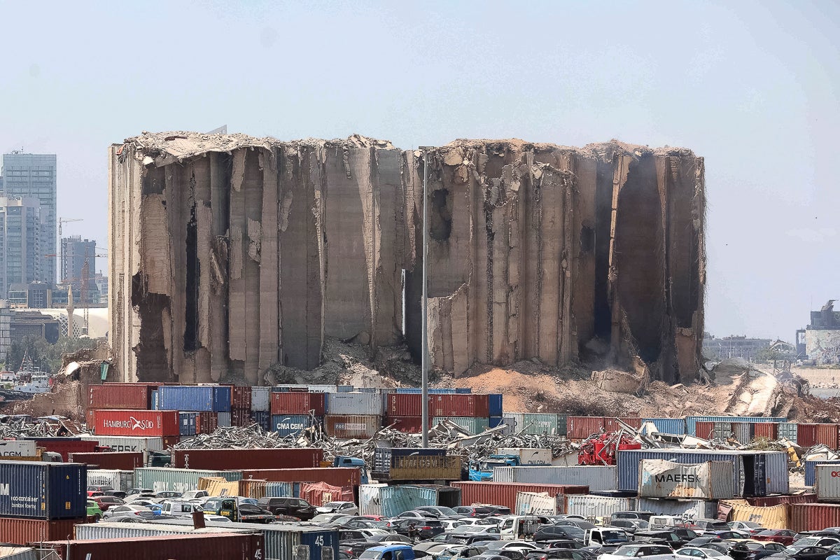 Uma imagem das consequências da explosão do porto de Beirute