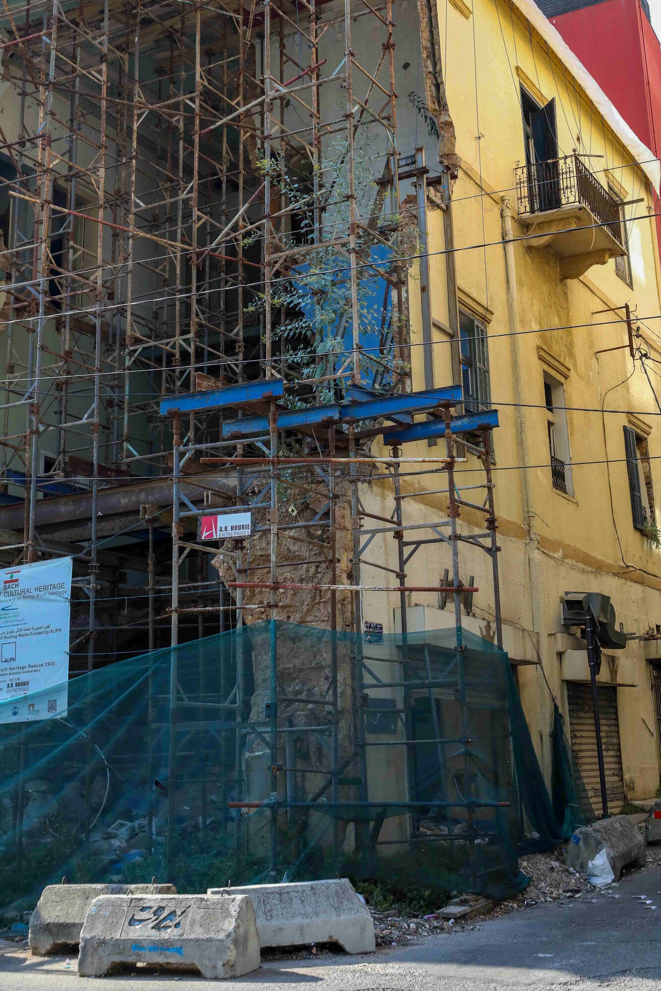 Image of building with scaffolding