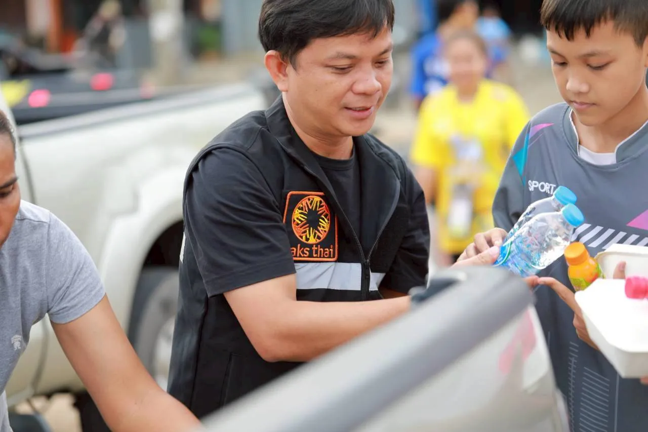 Raks Thai member distributing supplies in disaster relief efforts