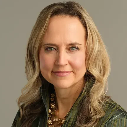 Elisabeth Carpenter headshot