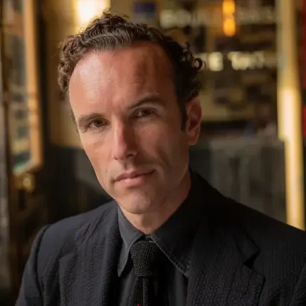 Elliot Ackerman headshot