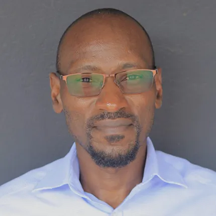 Renton Kashimbaya headshot