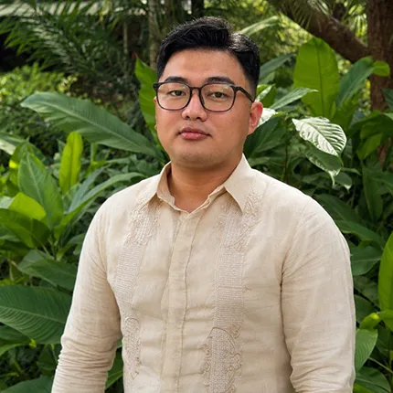 Mark Brayn Yaung headshot